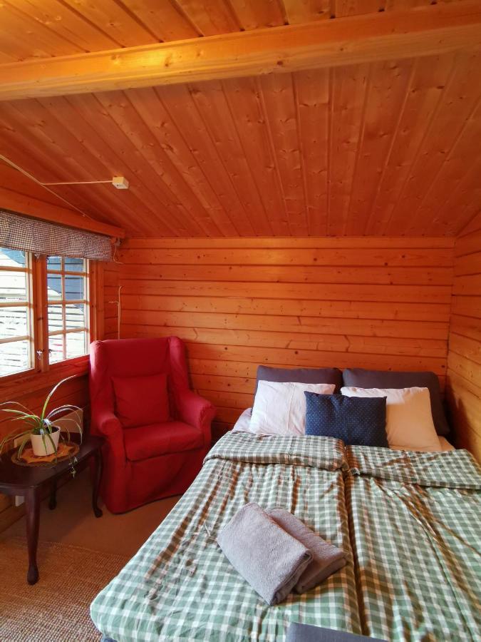 Timber Cottages With Jacuzzi And Sauna Near Lake Vaenern Karlstad Kültér fotó