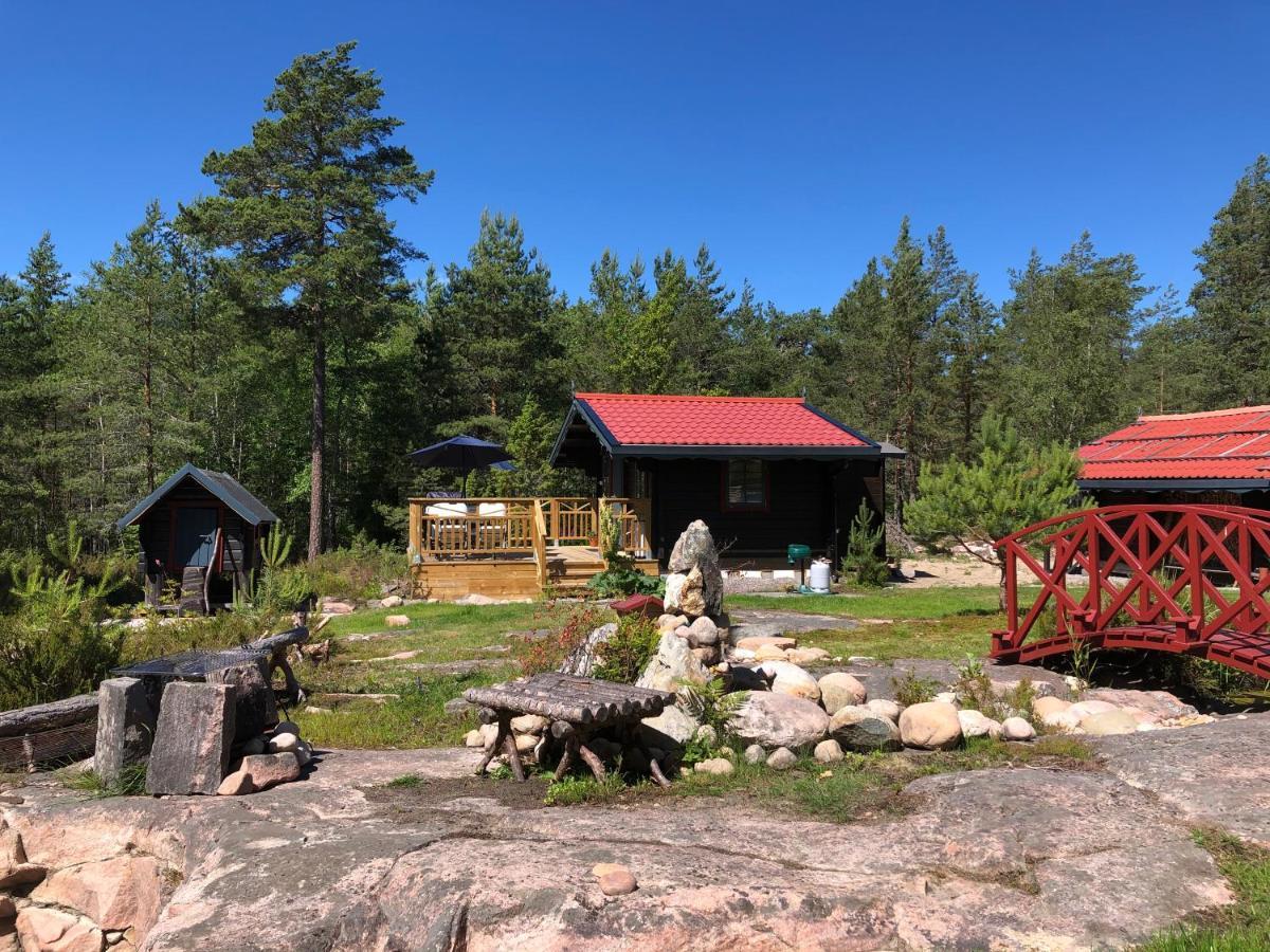 Timber Cottages With Jacuzzi And Sauna Near Lake Vaenern Karlstad Kültér fotó