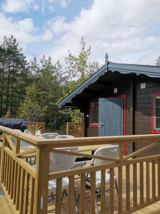 Timber Cottages With Jacuzzi And Sauna Near Lake Vaenern Karlstad Kültér fotó