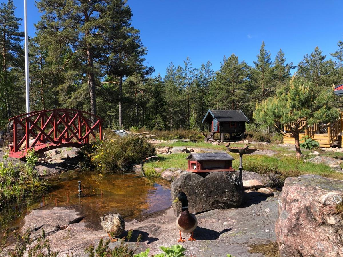 Timber Cottages With Jacuzzi And Sauna Near Lake Vaenern Karlstad Kültér fotó