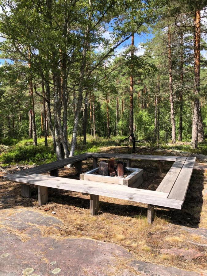 Timber Cottages With Jacuzzi And Sauna Near Lake Vaenern Karlstad Kültér fotó