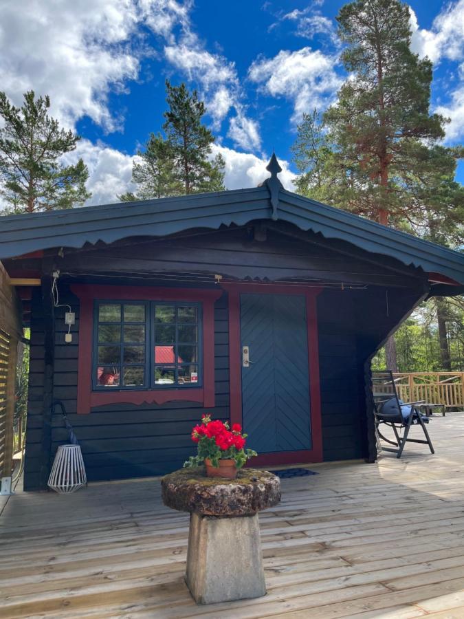 Timber Cottages With Jacuzzi And Sauna Near Lake Vaenern Karlstad Kültér fotó