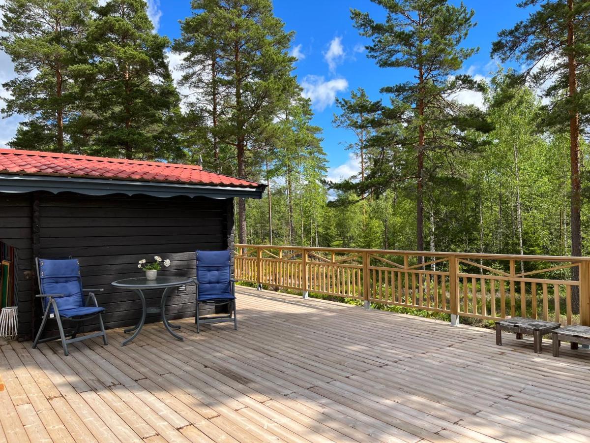 Timber Cottages With Jacuzzi And Sauna Near Lake Vaenern Karlstad Kültér fotó