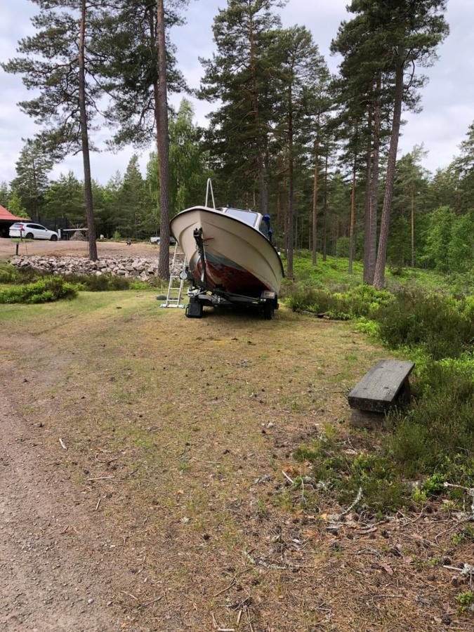 Timber Cottages With Jacuzzi And Sauna Near Lake Vaenern Karlstad Kültér fotó