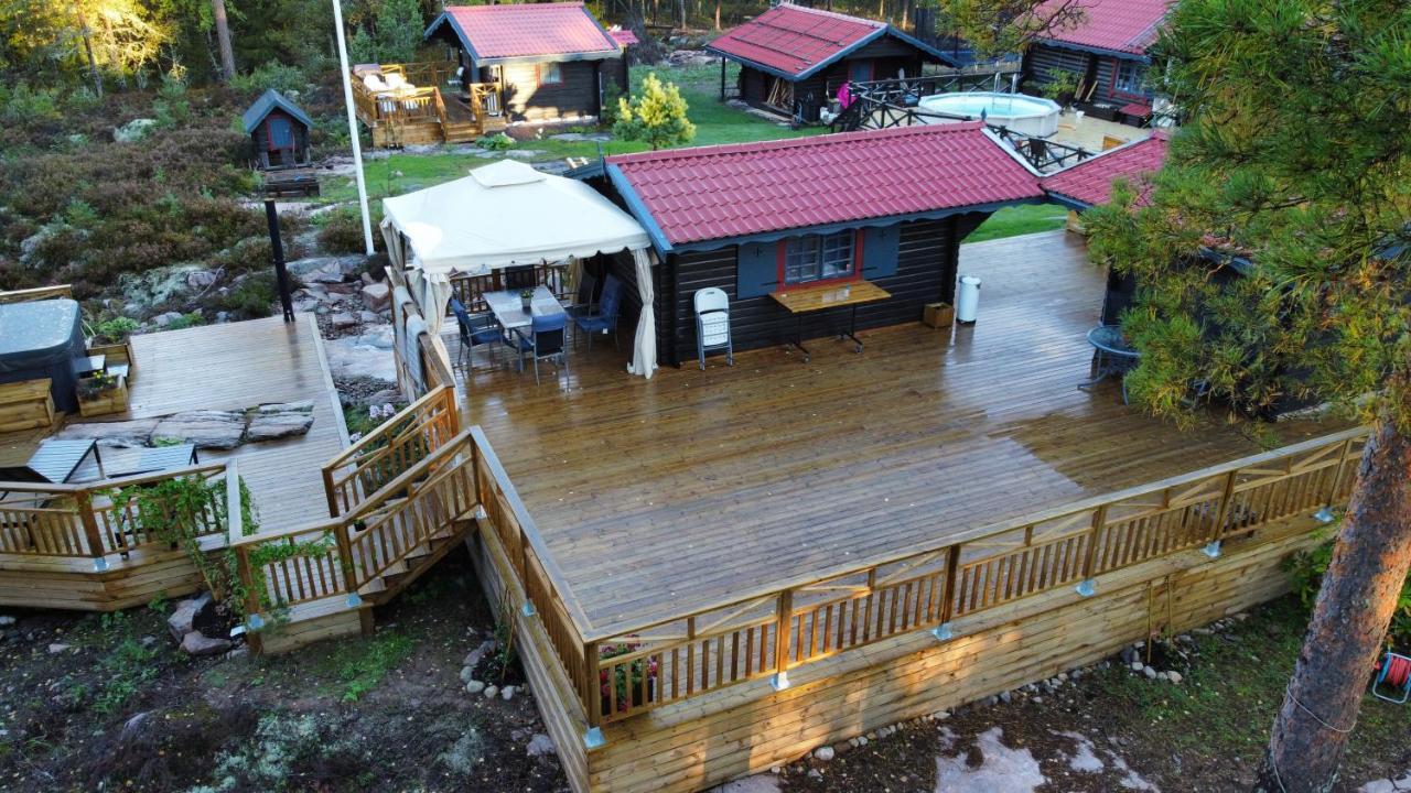 Timber Cottages With Jacuzzi And Sauna Near Lake Vaenern Karlstad Kültér fotó