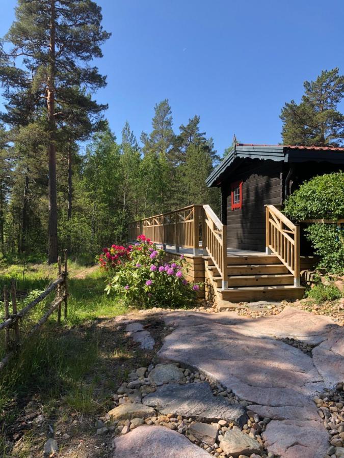 Timber Cottages With Jacuzzi And Sauna Near Lake Vaenern Karlstad Kültér fotó
