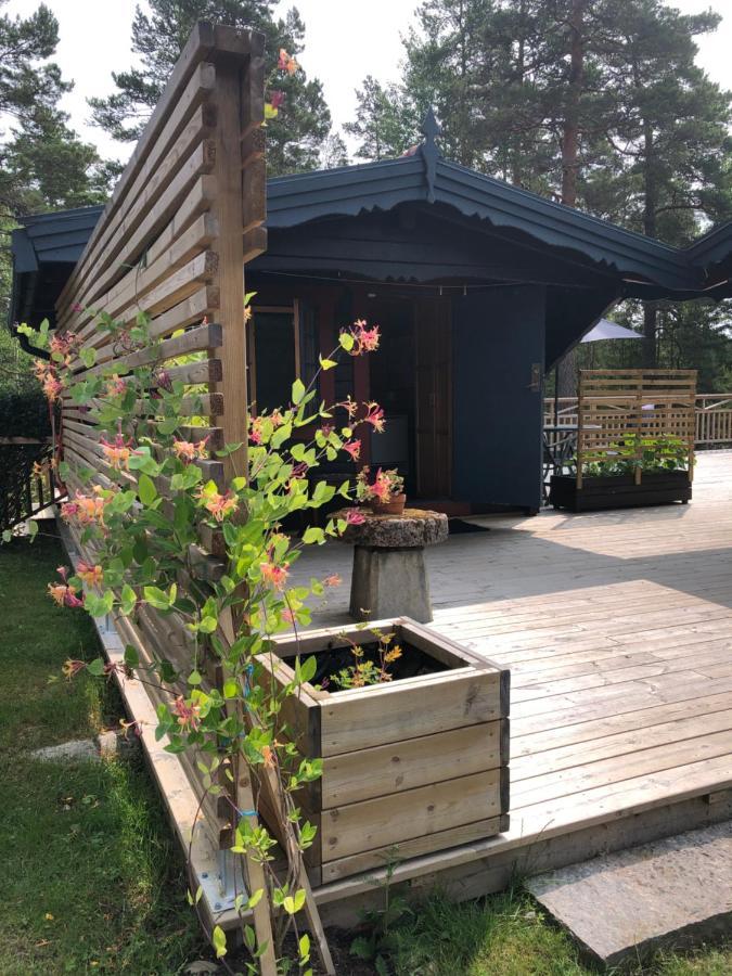 Timber Cottages With Jacuzzi And Sauna Near Lake Vaenern Karlstad Kültér fotó