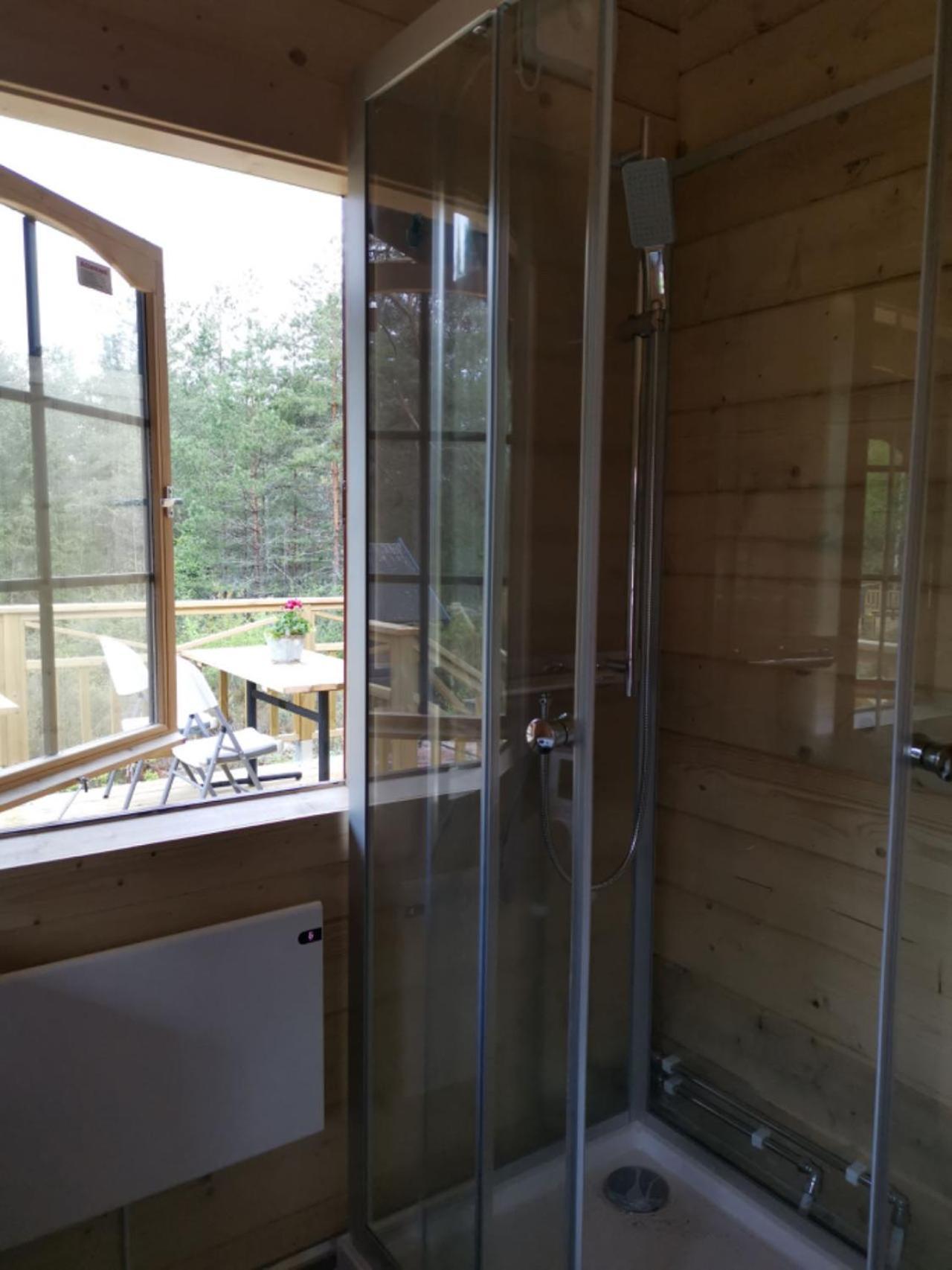 Timber Cottages With Jacuzzi And Sauna Near Lake Vaenern Karlstad Kültér fotó
