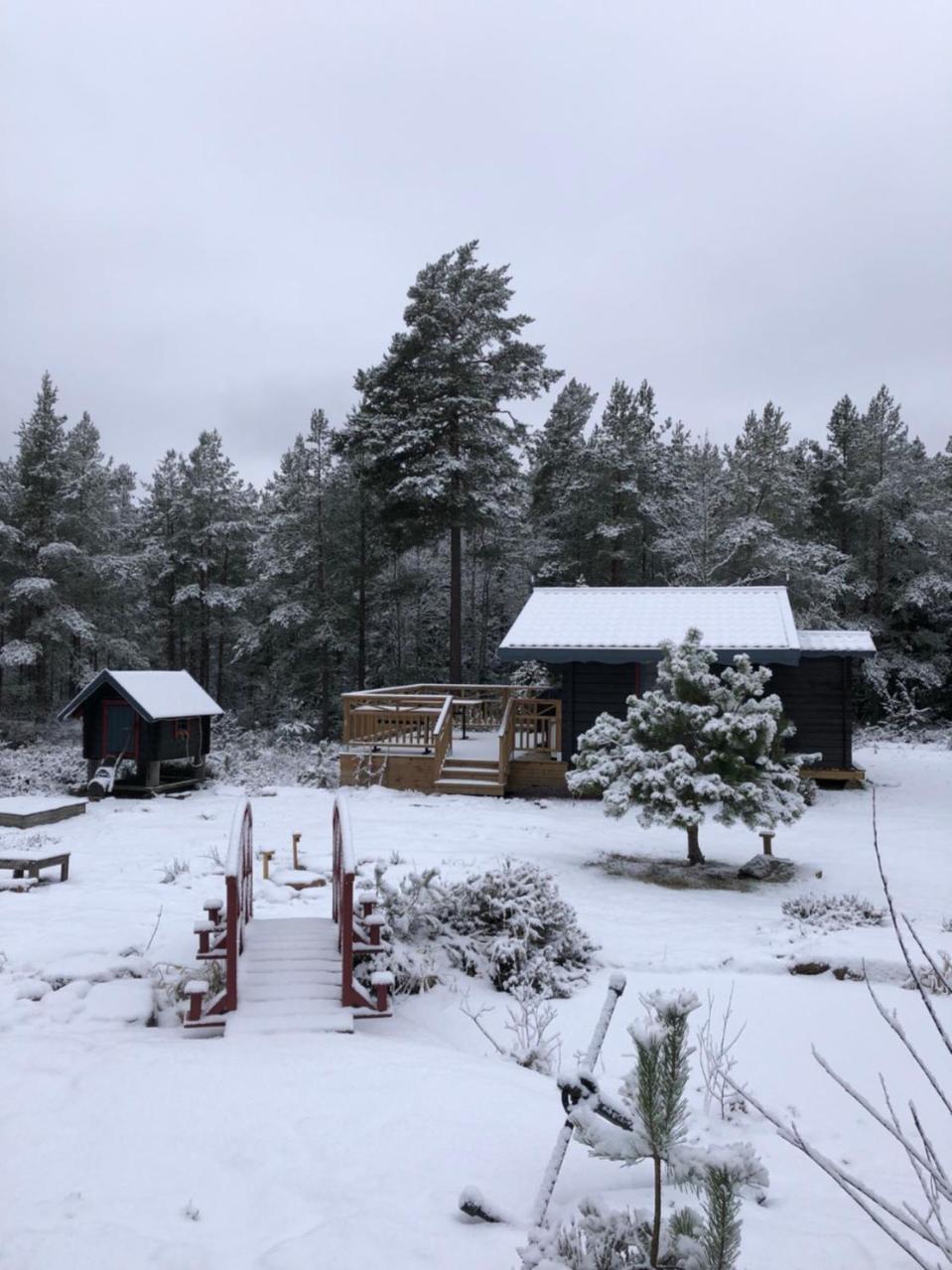 Timber Cottages With Jacuzzi And Sauna Near Lake Vaenern Karlstad Kültér fotó