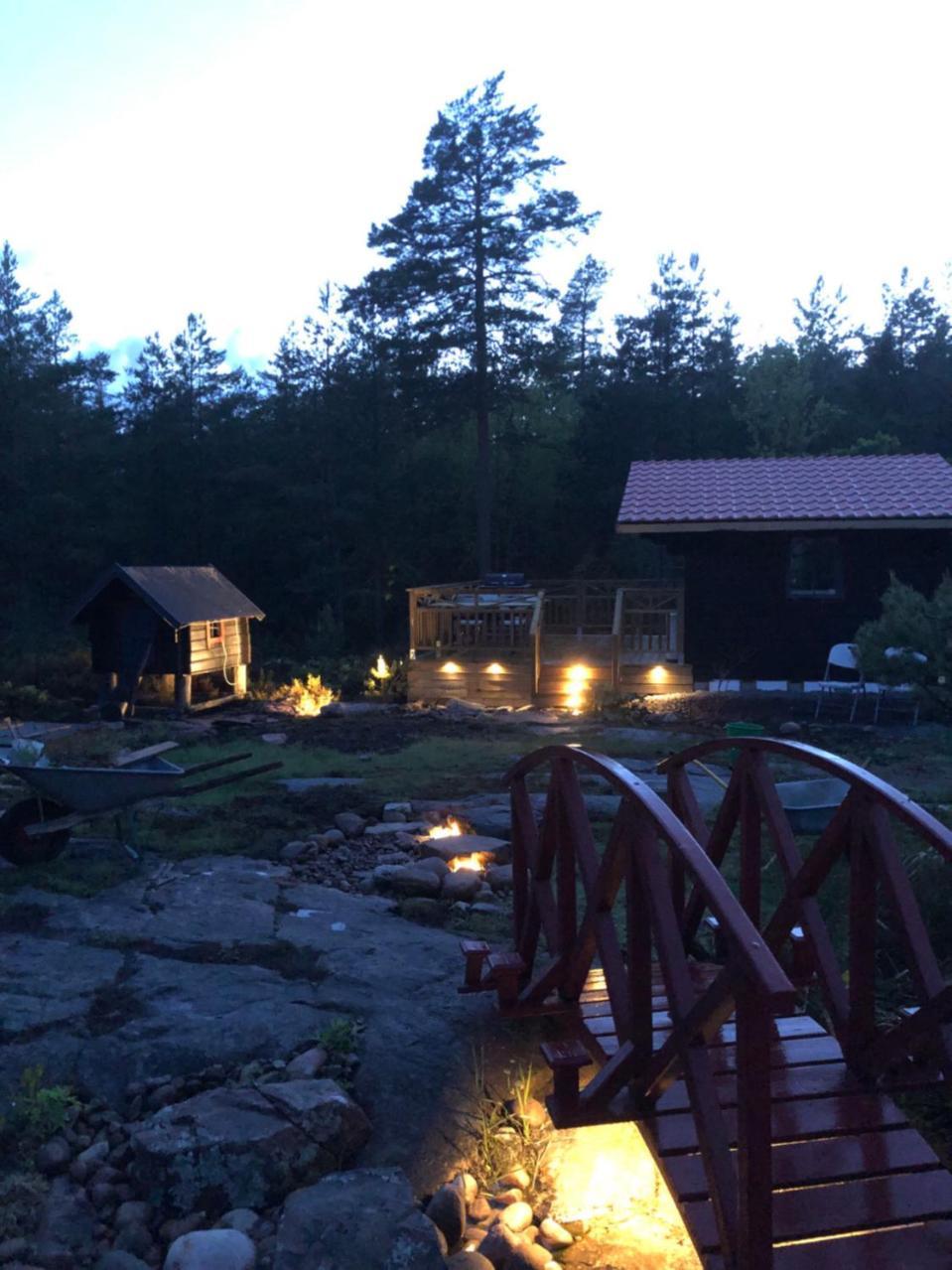 Timber Cottages With Jacuzzi And Sauna Near Lake Vaenern Karlstad Kültér fotó