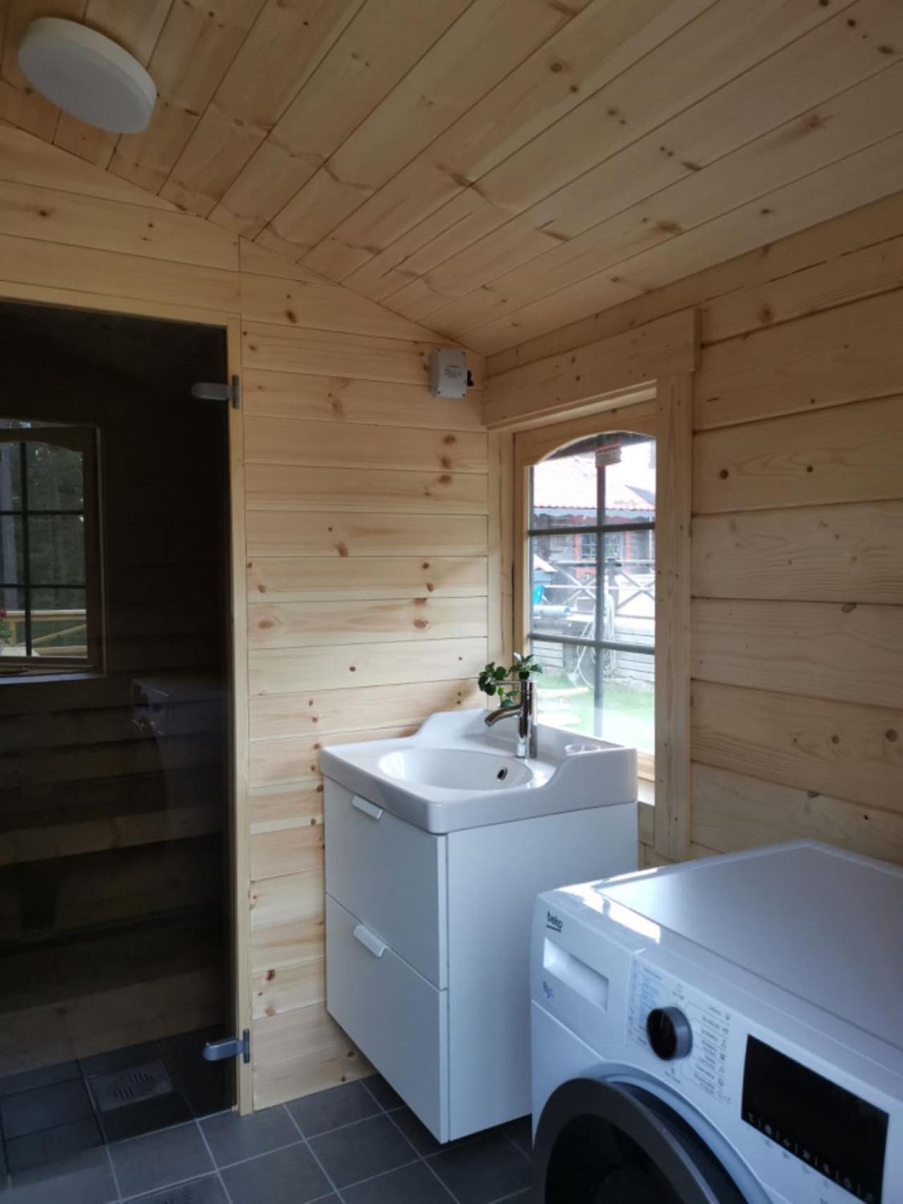 Timber Cottages With Jacuzzi And Sauna Near Lake Vaenern Karlstad Kültér fotó