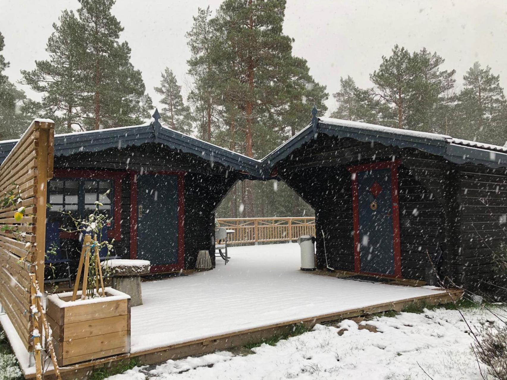 Timber Cottages With Jacuzzi And Sauna Near Lake Vaenern Karlstad Kültér fotó