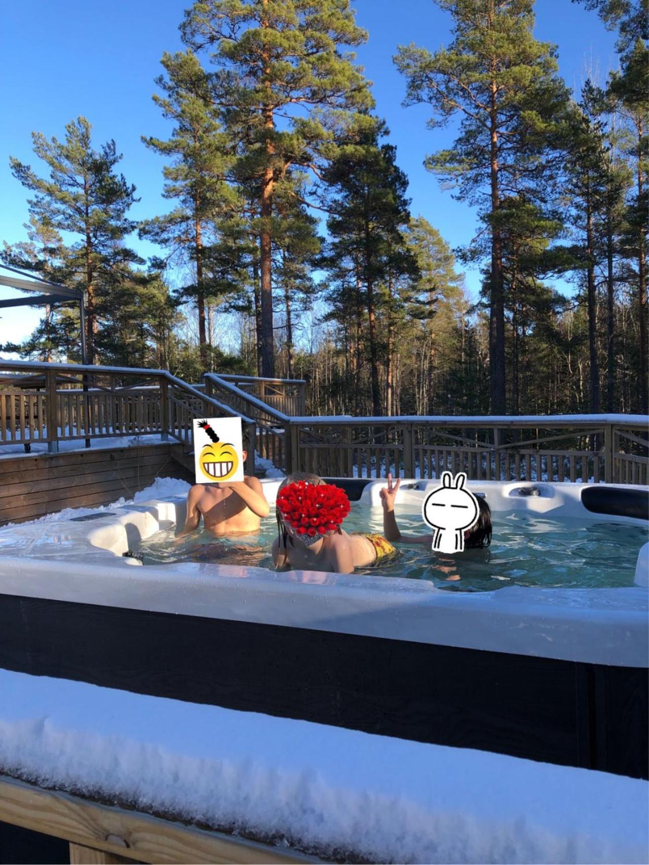 Timber Cottages With Jacuzzi And Sauna Near Lake Vaenern Karlstad Kültér fotó